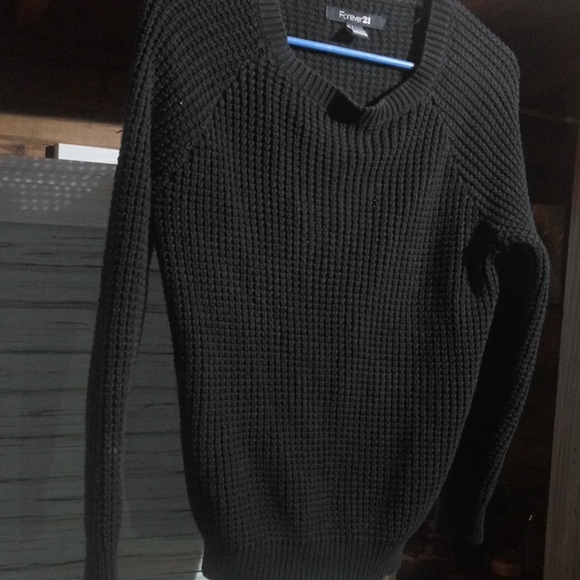 Stylish forever 21 sweater - Picture 5 of 5